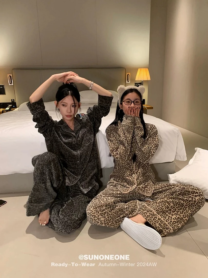 德绒睡衣女秋冬季新款翻领长袖长裤保暖豹纹情侣大码家居服两件套