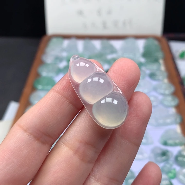 颈饰未镶嵌翡翠冰种福豆
