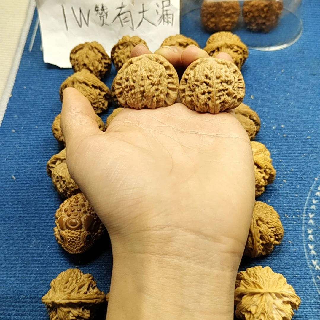 文玩核桃吊坠y***y白狮子37