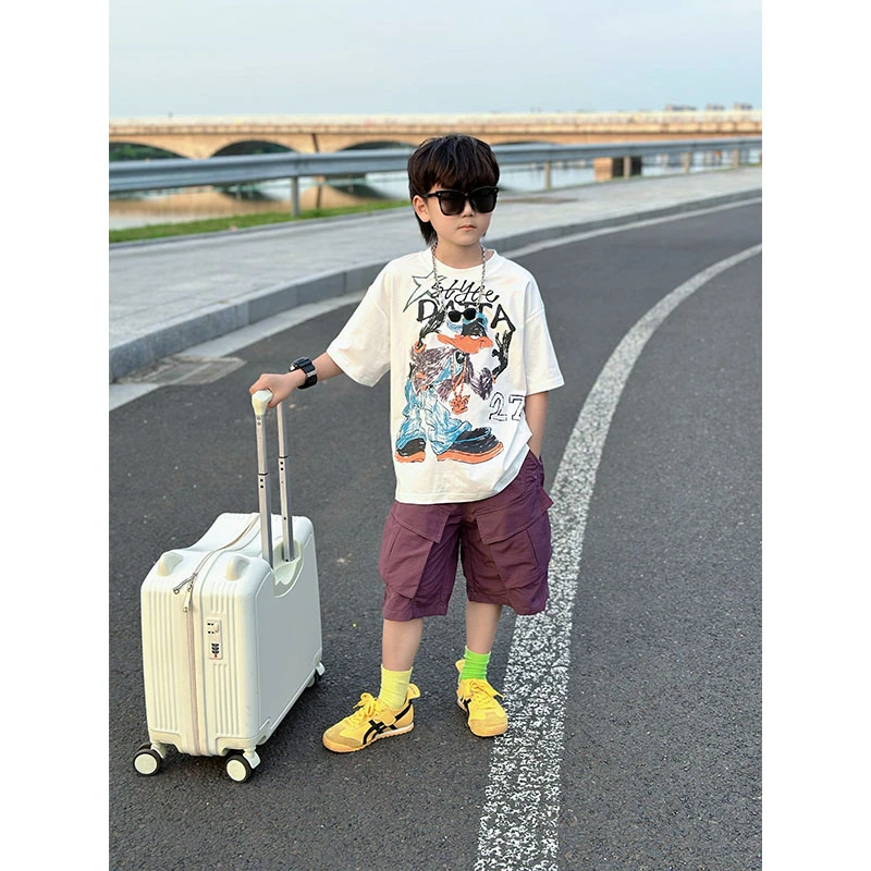 男童时尚夏季休闲薄款卡通手绘印花圆领短袖短裤中大童帅气两件套