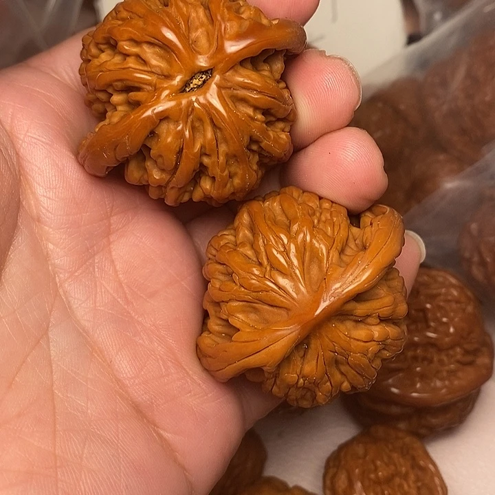 文玩核桃把件虎头45