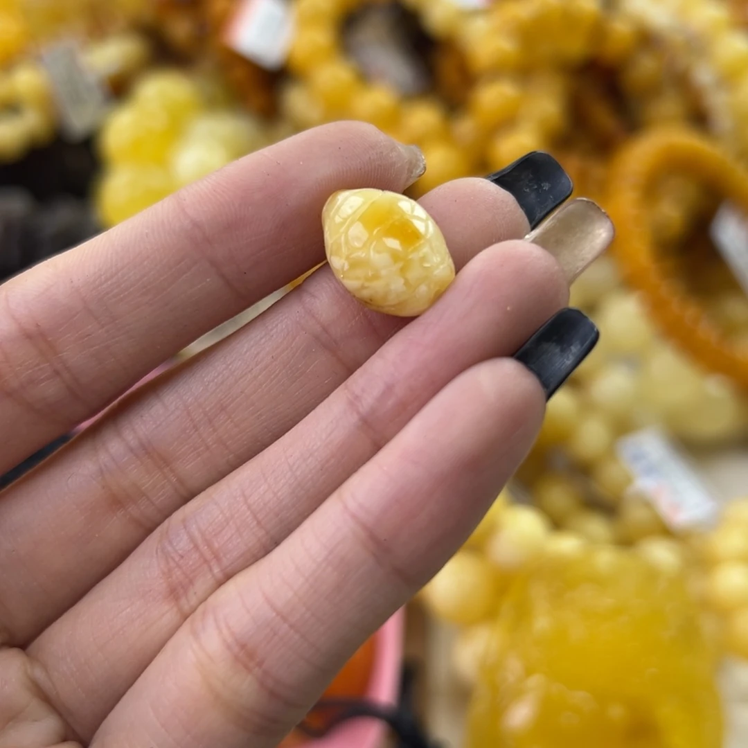 琥珀珠宝奇石未镶嵌