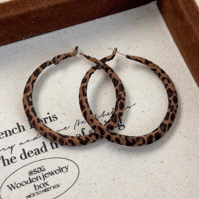 钛钢绒毛耳饰 植绒圆形豹纹耳圈