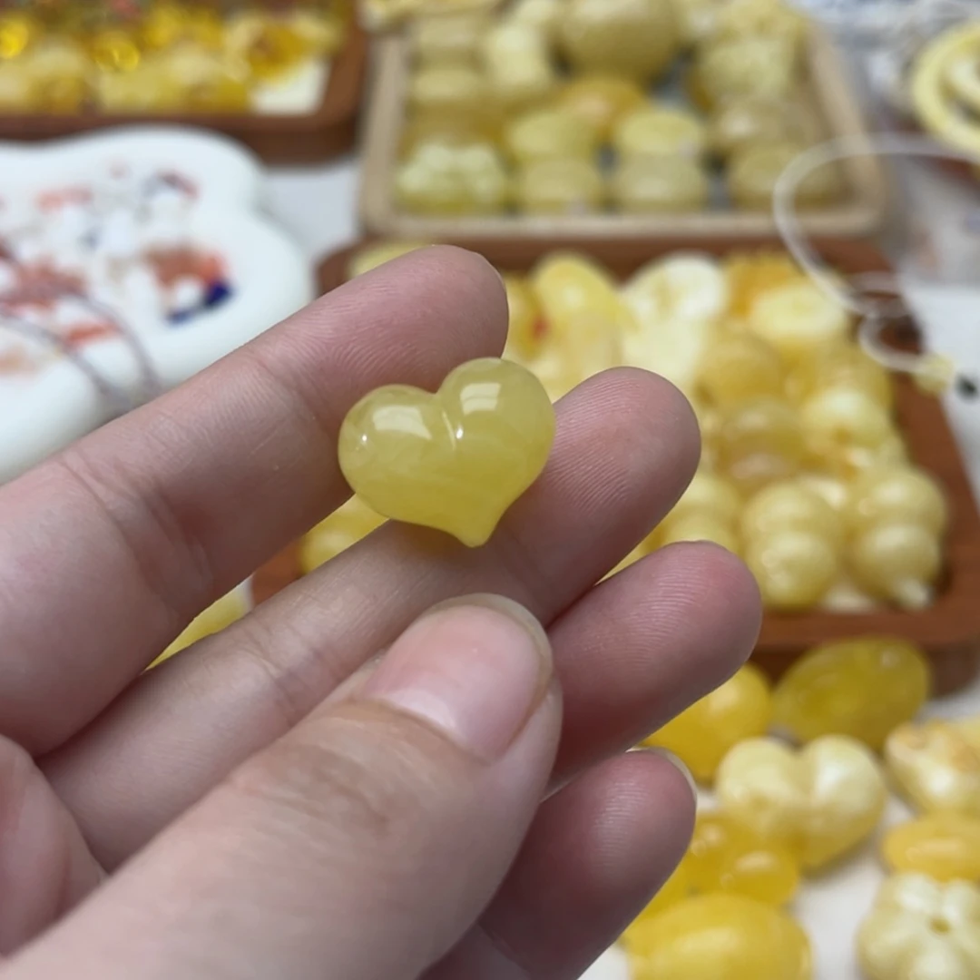 【闪购商品】未镶嵌蜜蜡裸石带一点扣敢，介意勿拍