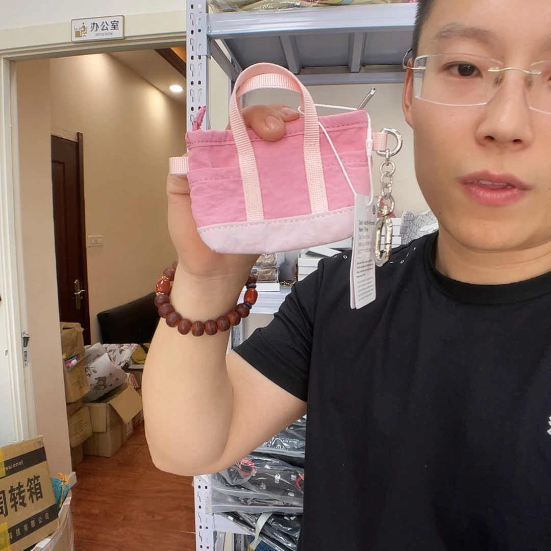 PU化妆包等各种产品和