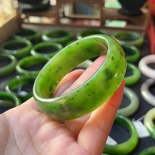 和田玉（碧玉）未镶嵌手镯