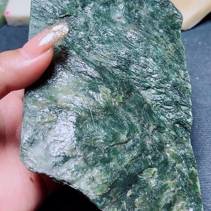 和田玉（糖玉）未镶嵌珠宝奇石