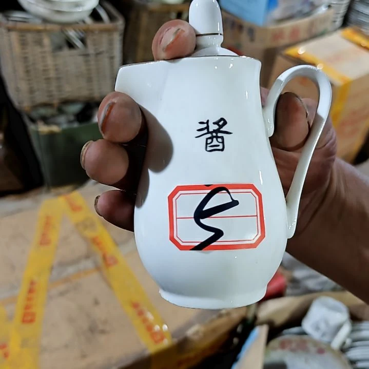 摆件盘子碗茶壶啥都有