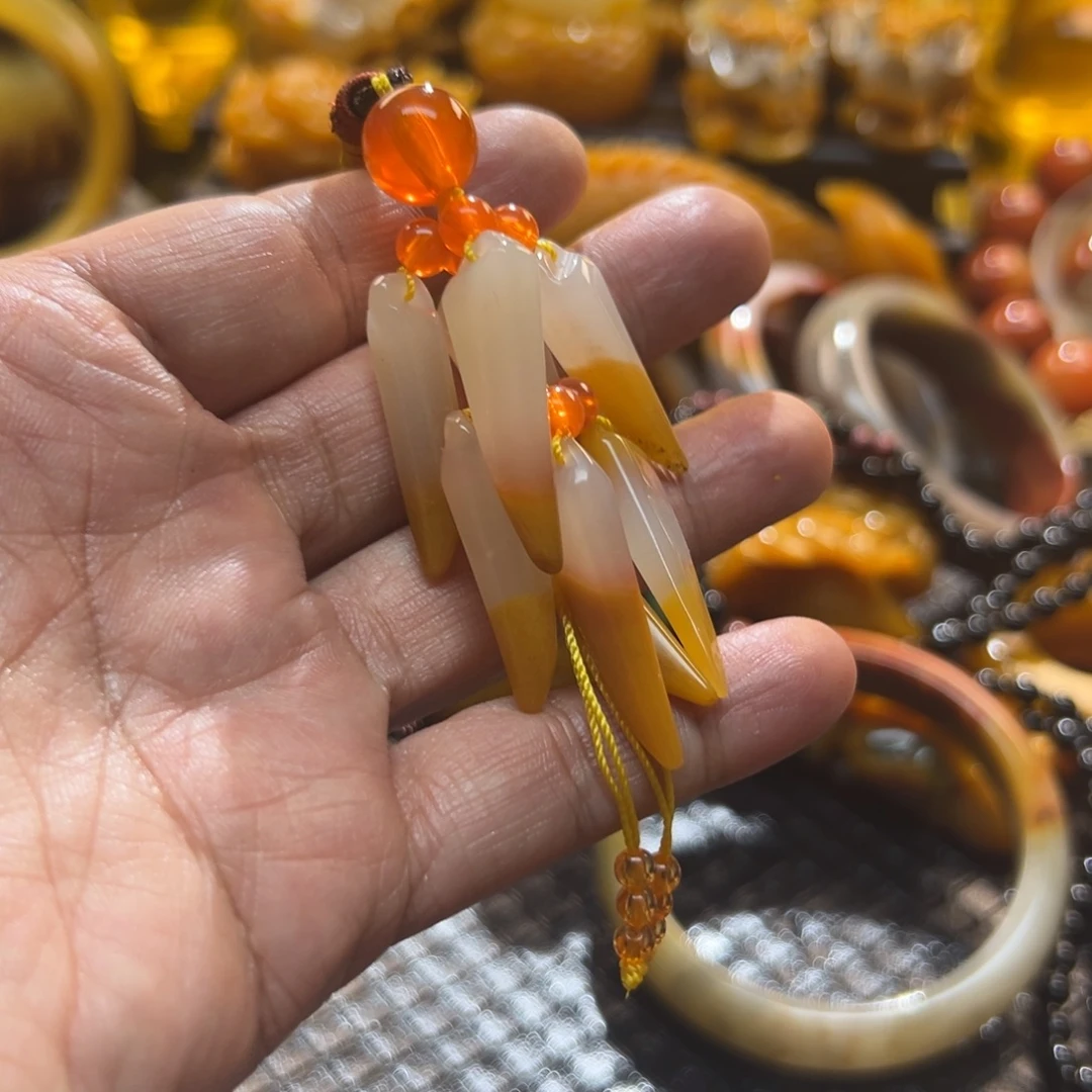 石英质玉未镶嵌颈饰