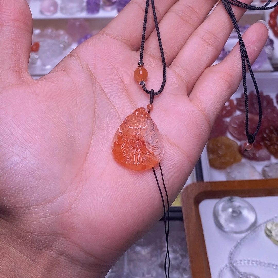 未镶嵌颈饰水晶j****x胶花九尾狐 穿好