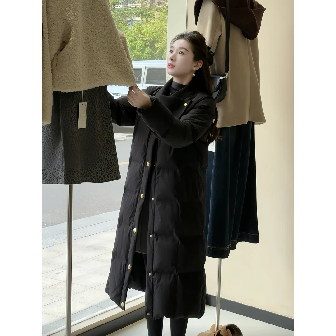 韩恩【QIANA】时髦感 领口不对称拼接设计收腰长款羽绒服qianw250