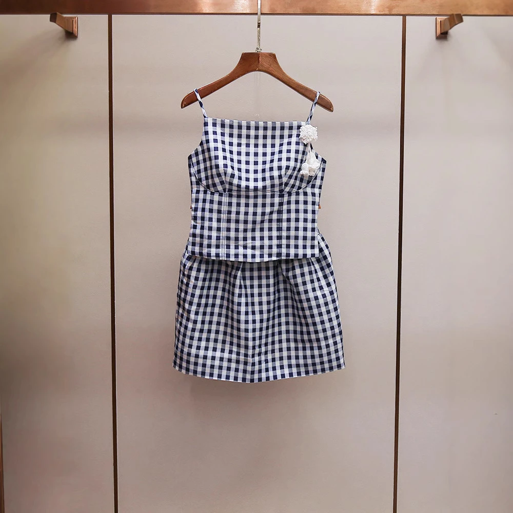 USHARK新款法式减龄度假风吊带花朵背心上衣+A字半身裙格子套装