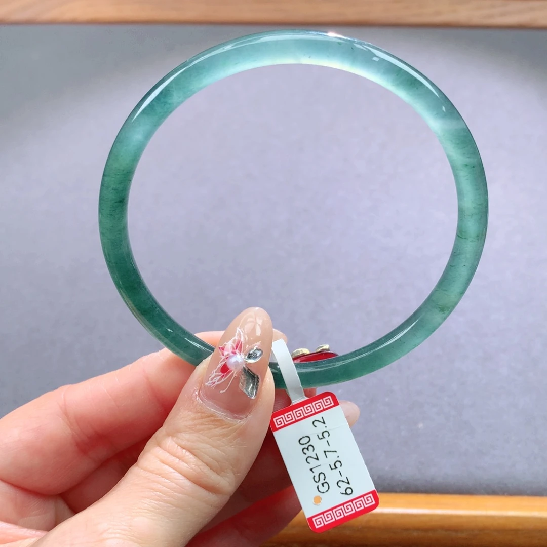 翡翠手镯未镶嵌天然翡翠手镯