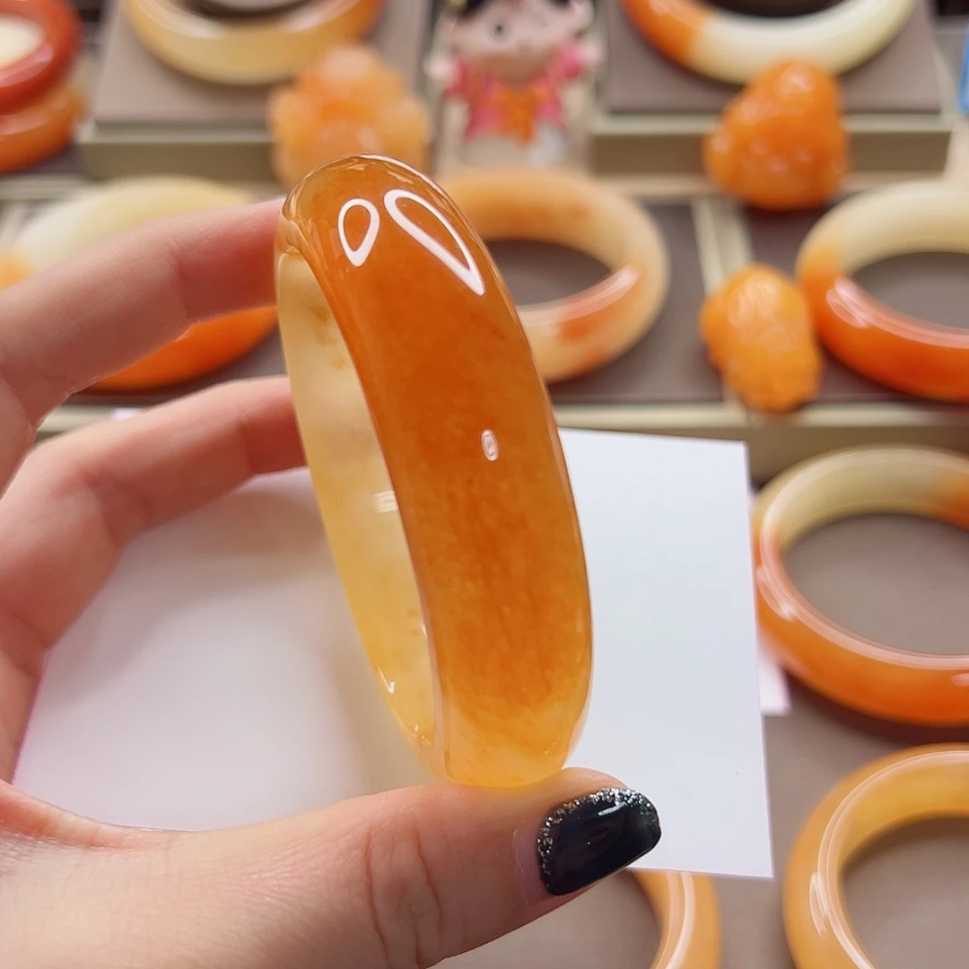 空***白石英质玉（黄龙玉）未镶嵌手镯