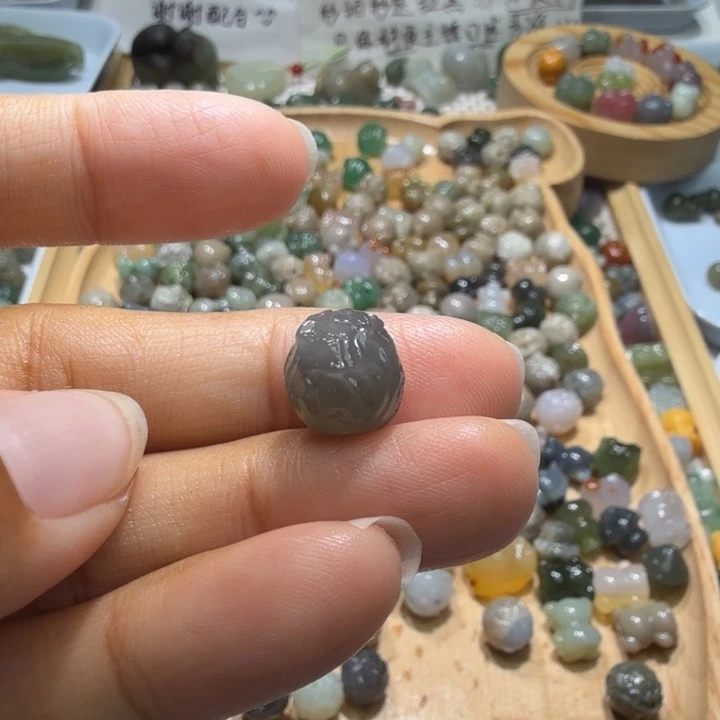 随***缘和田玉未镶嵌珠宝半成品