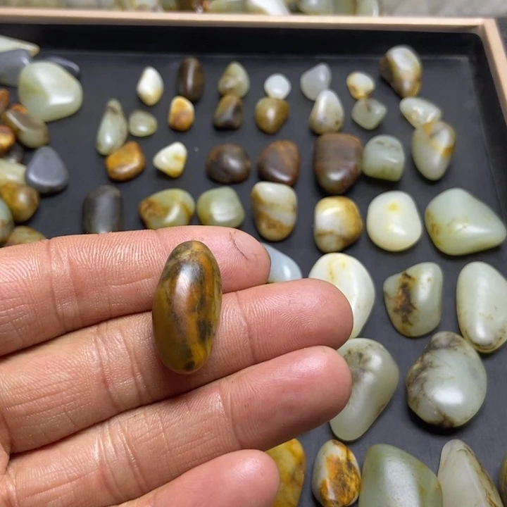 范***范和田玉（糖玉）未镶嵌珠宝奇石