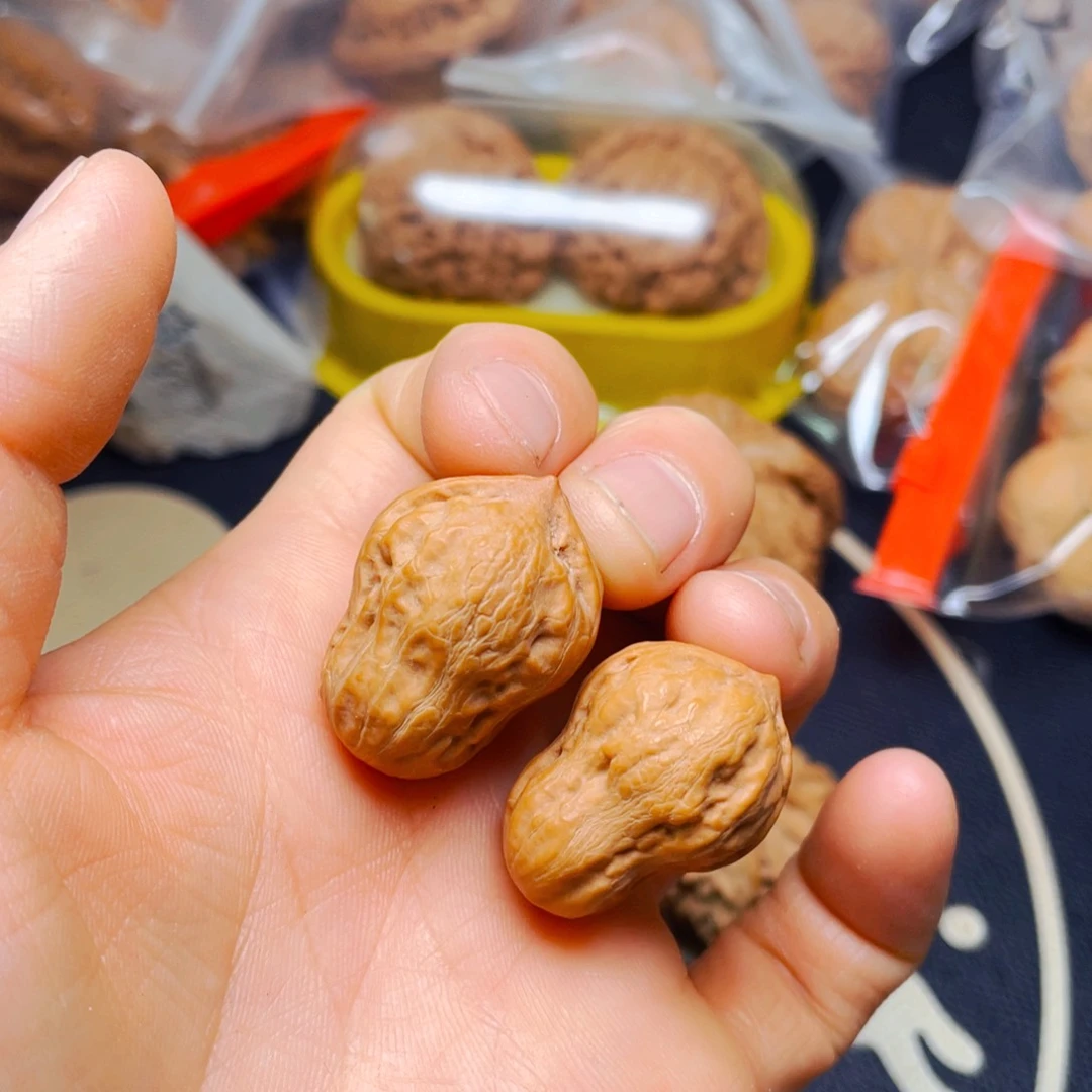 文玩核桃把件花生一对