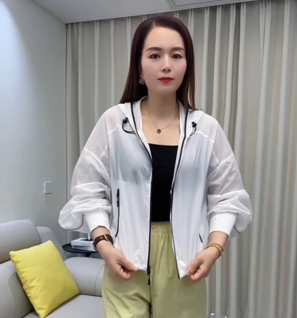 高品短款韩版轻薄叔叔运动短外套连帽女防晒衫