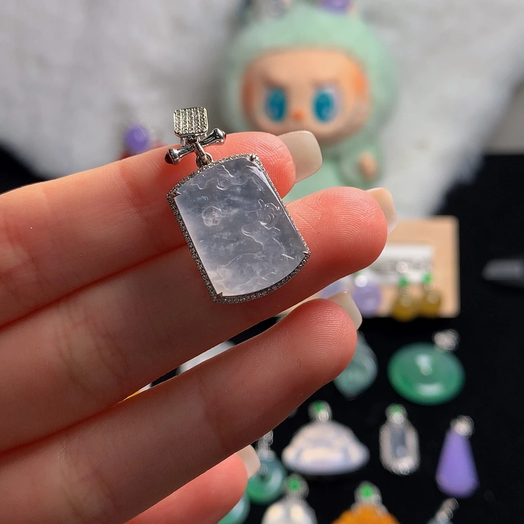 颈饰18K金镶嵌翡翠