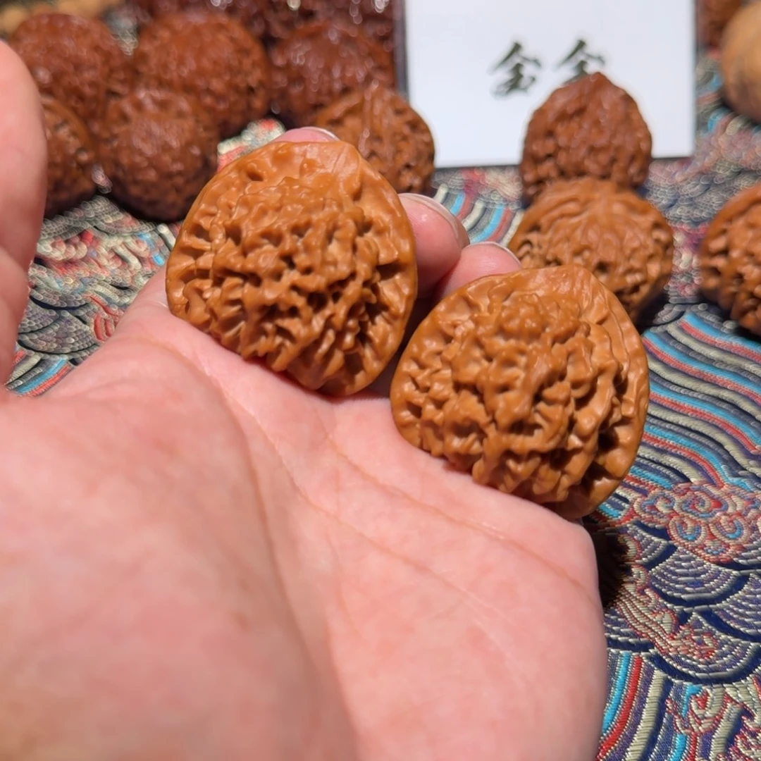 把件核桃1364秦闷，尺寸39 36 37