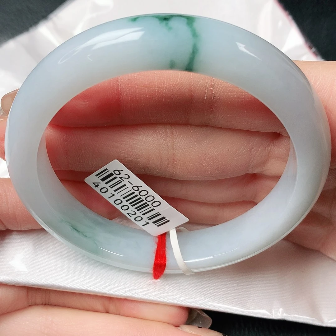 翡翠手镯未镶嵌牛奶底飘蓝花正圈62圈口68号