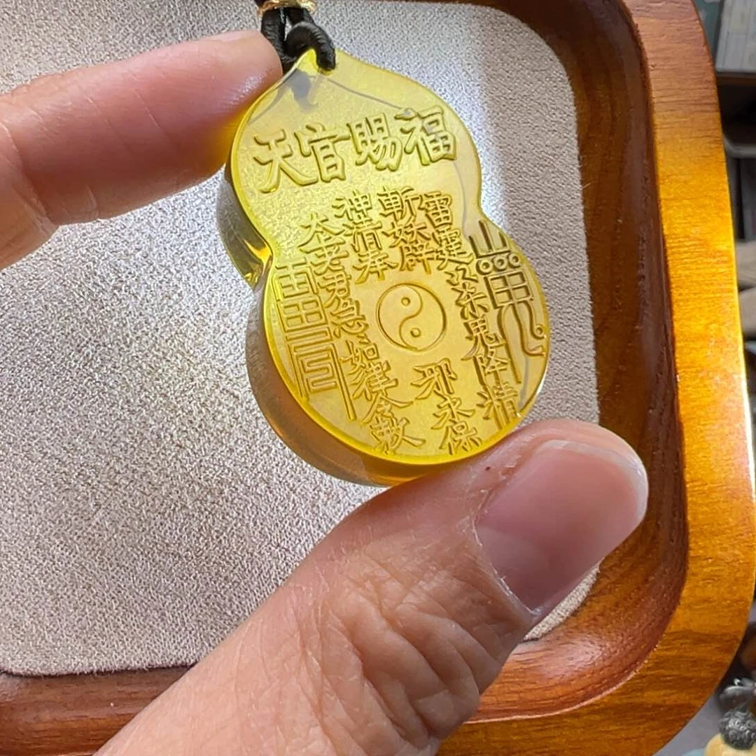 琥珀颈饰未镶嵌天官