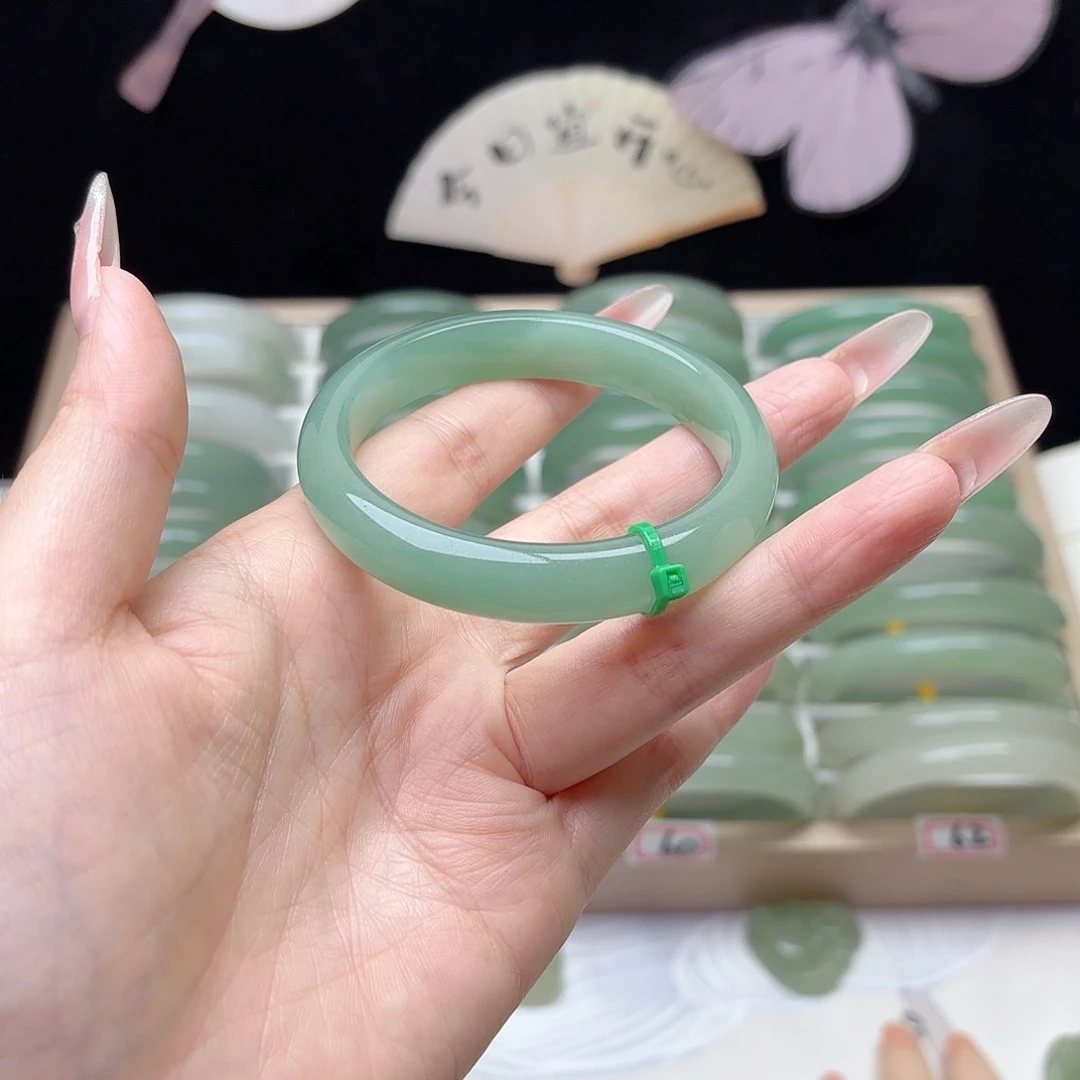 未镶嵌手镯石英质玉