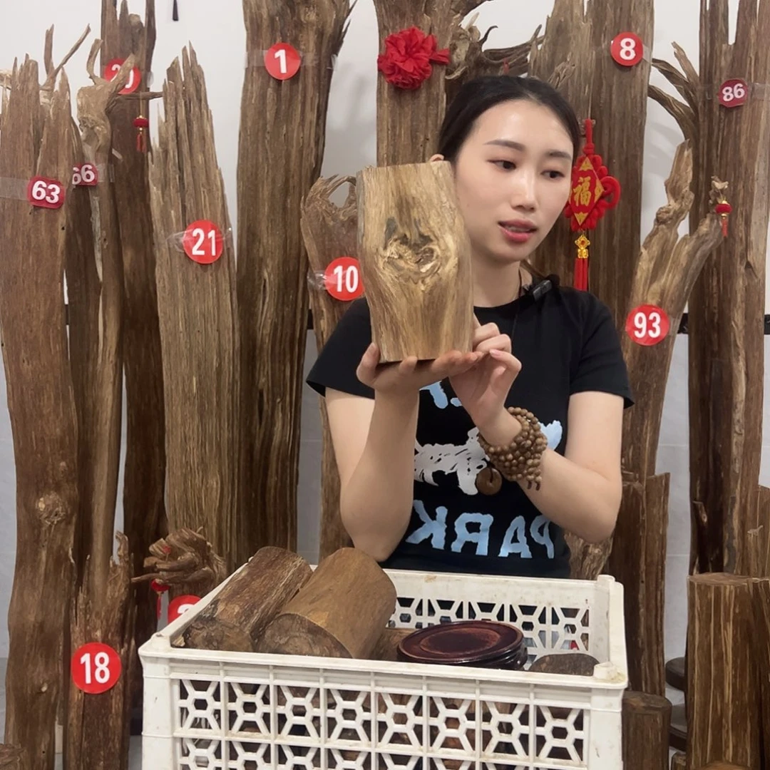 沉香碎屑沉香原材料