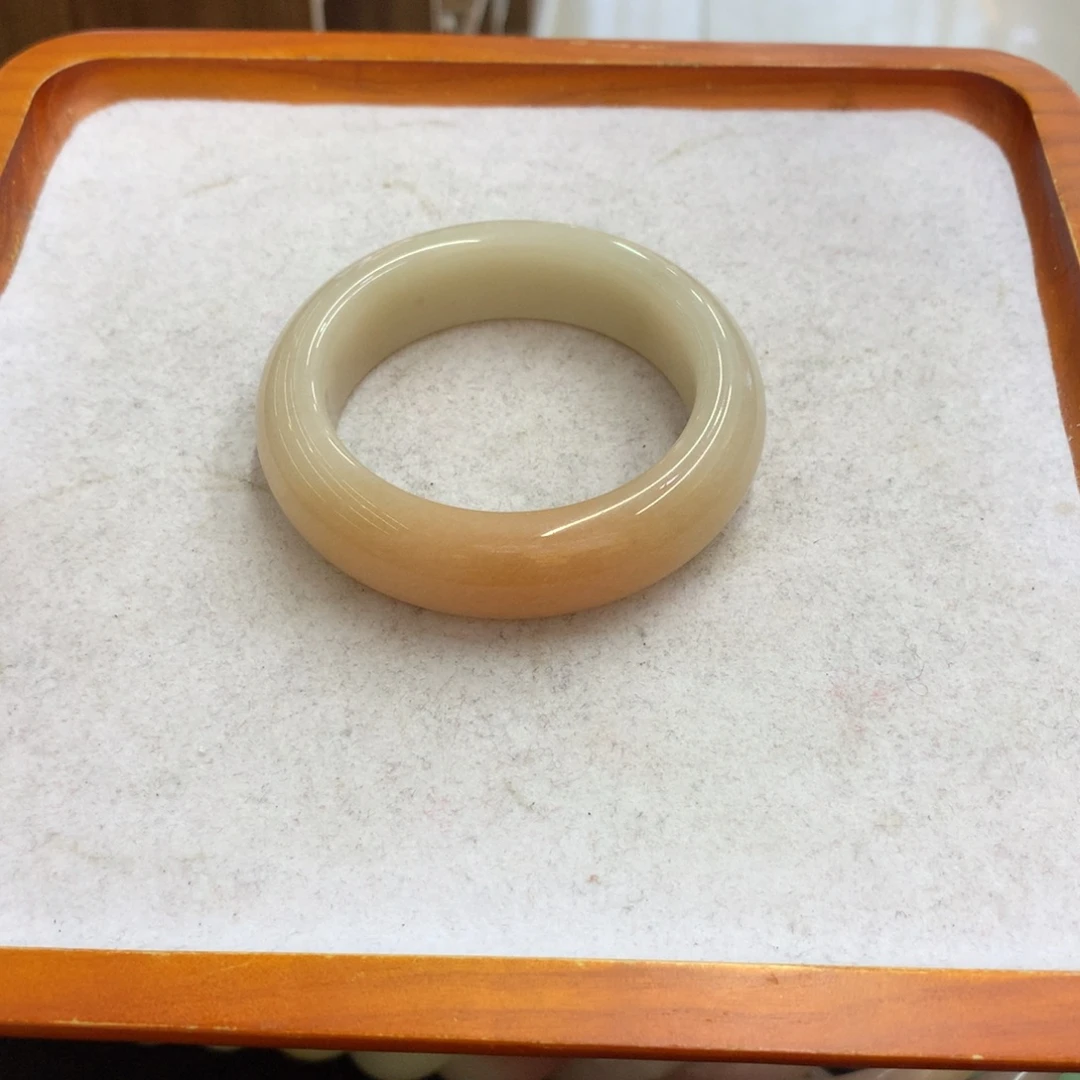 石英质玉未镶嵌手镯