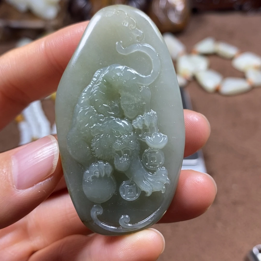 和田玉未镶嵌把件