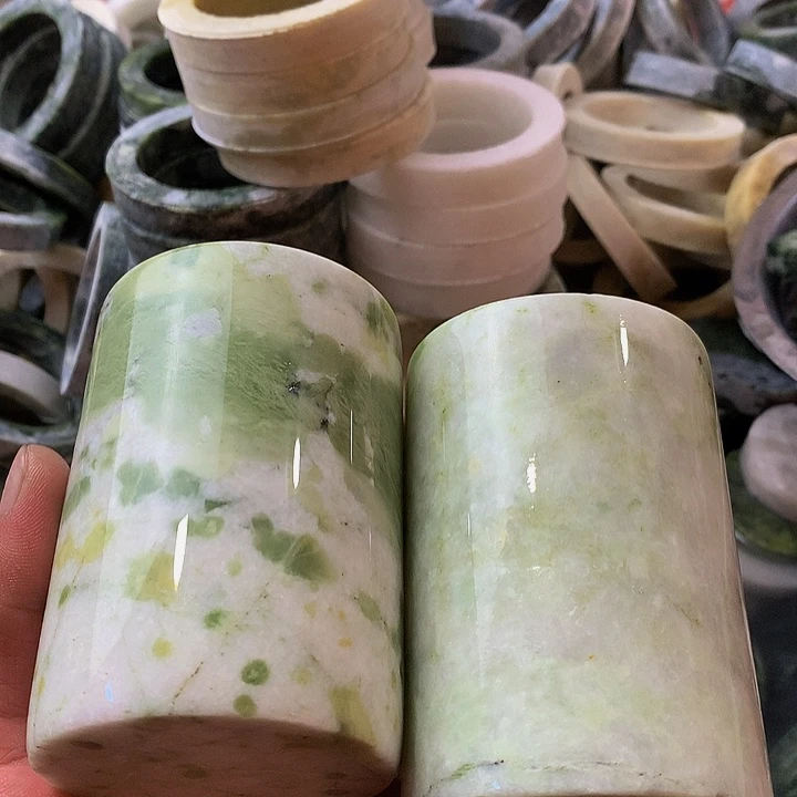 蛇纹石玉未镶嵌珠宝半成品大**界