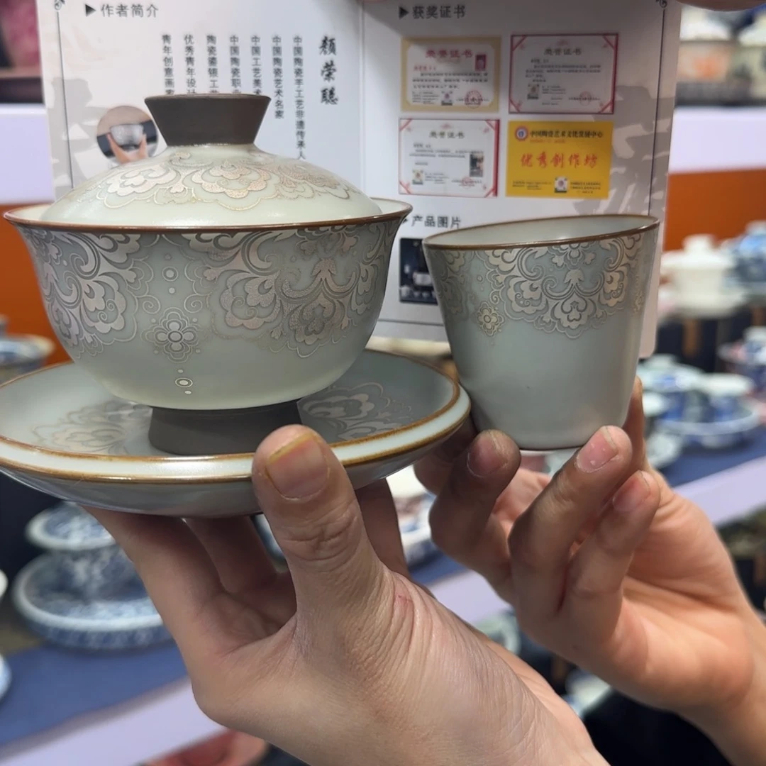 高温下的高温天气使人心情愉悦的