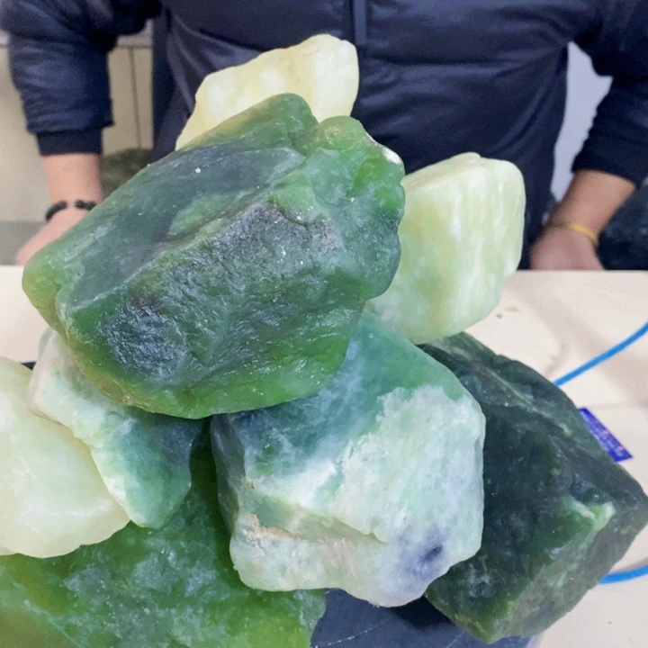 未镶嵌岫玉珠宝奇石