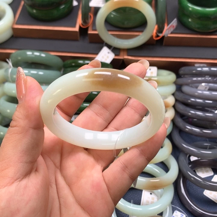【闪购商品】未镶嵌手镯和田玉