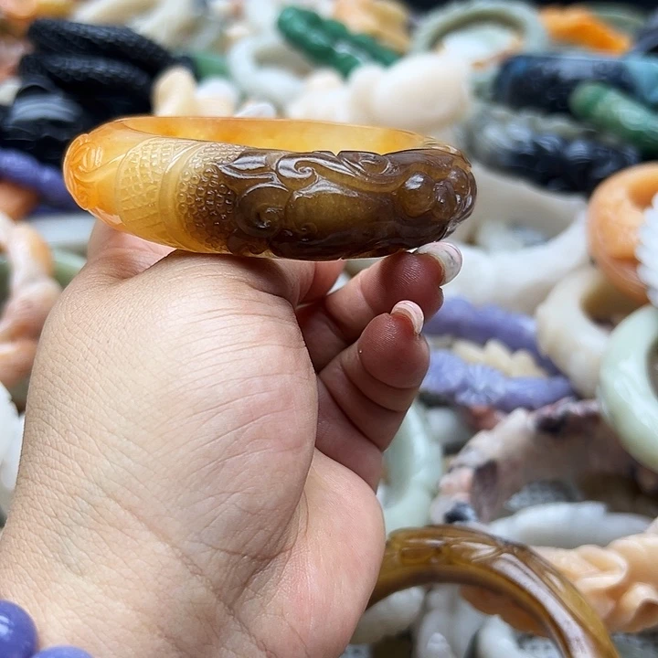 未镶嵌手镯石英岩玉胡**极