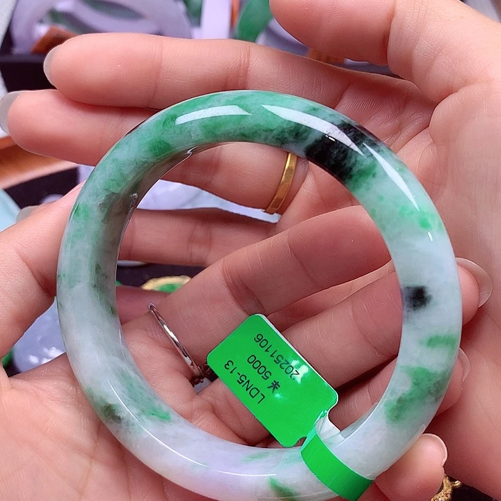 翡翠未镶嵌手镯翡翠