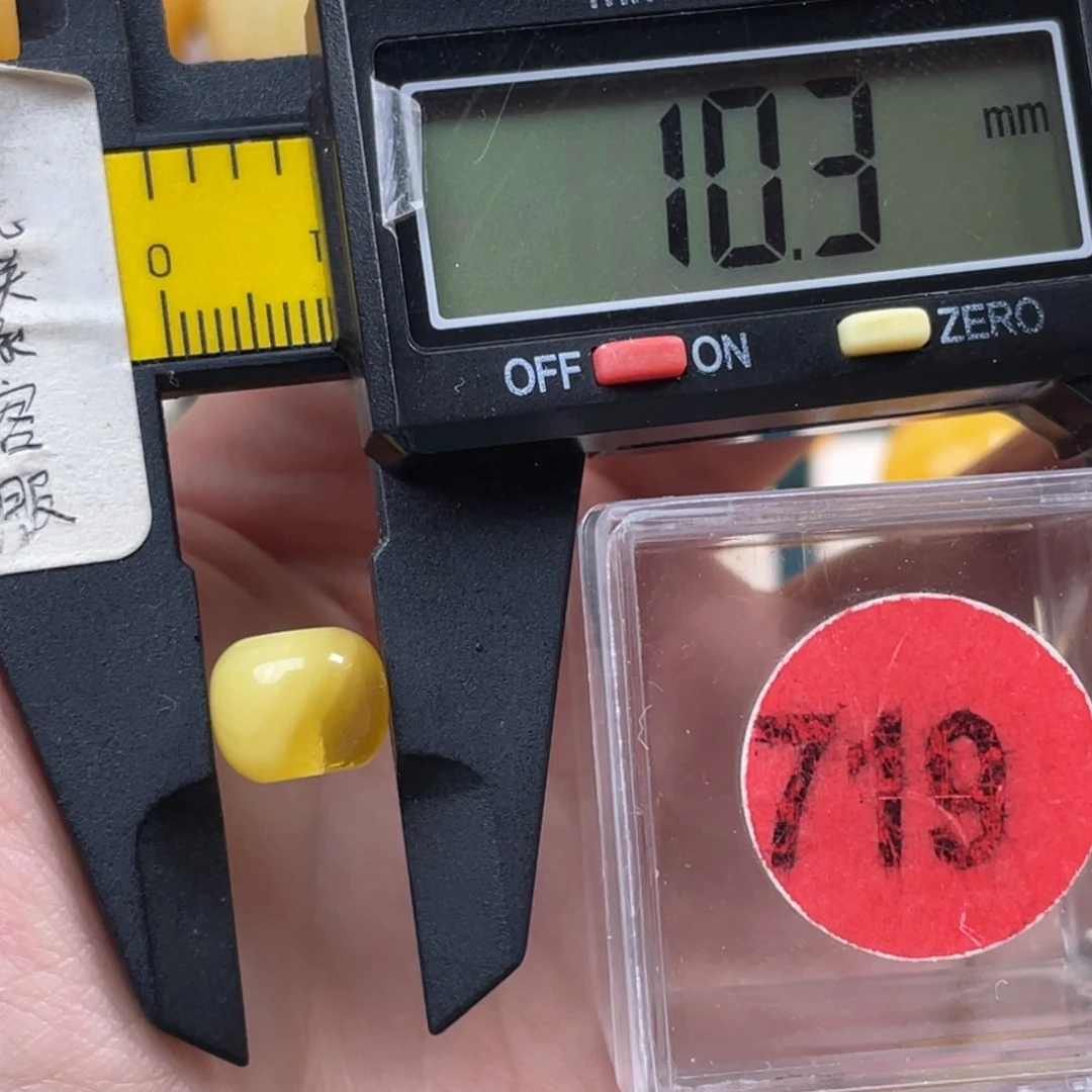 蜜蜡未镶嵌珠宝奇石