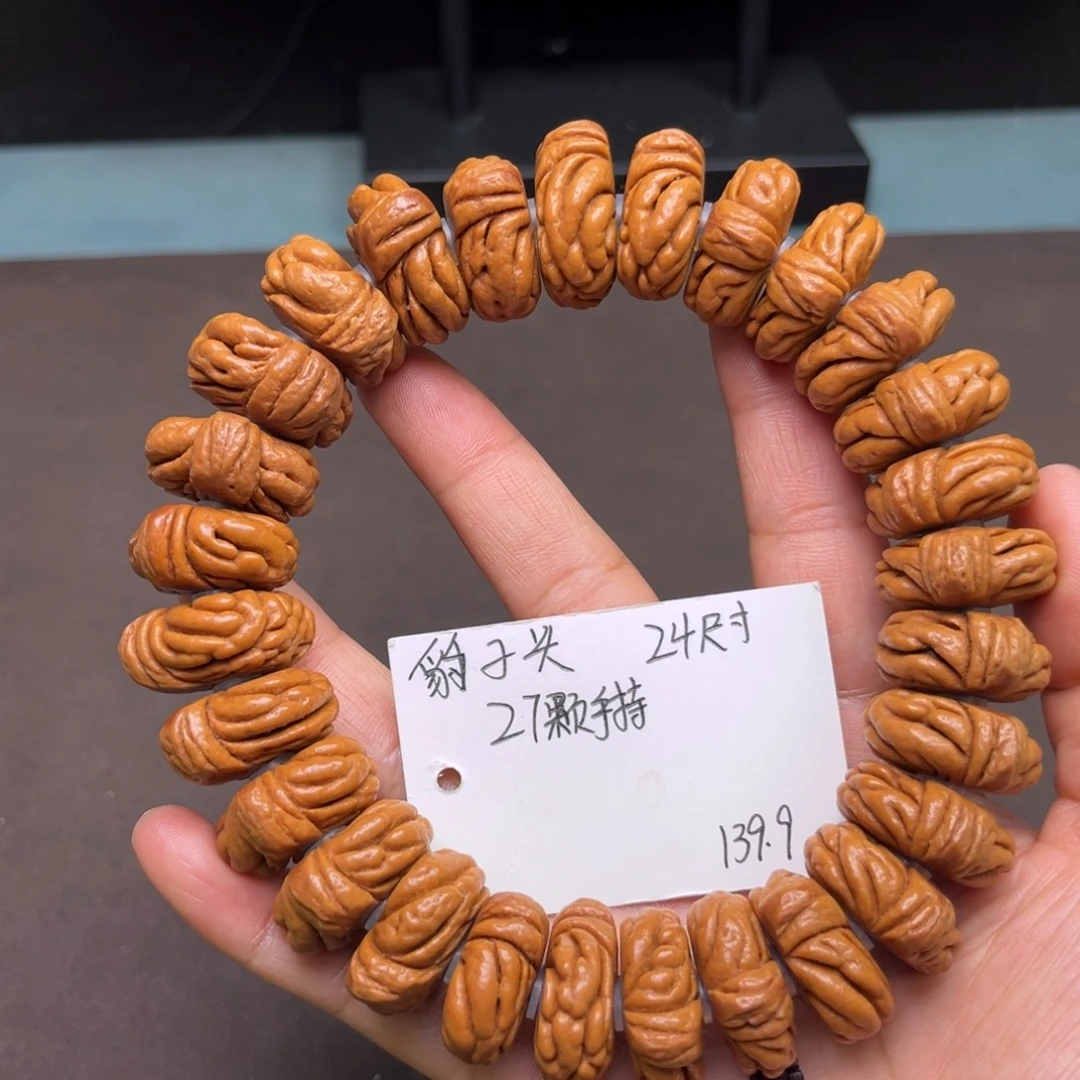 桃核吊坠豹子头手持