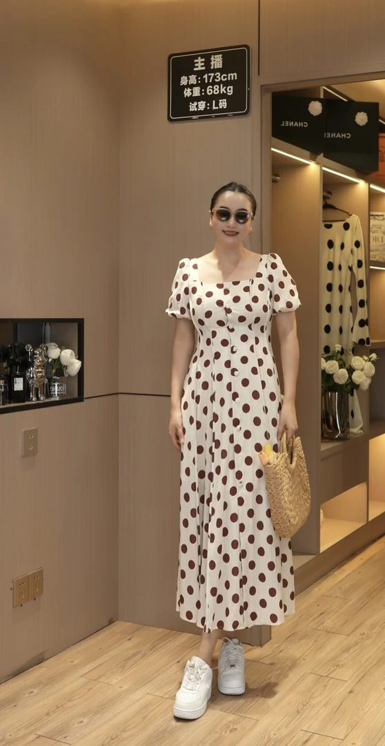 （清货款）法式新款灯笼袖方领减龄波点连衣裙