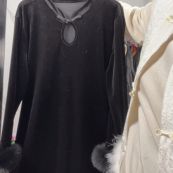 丝绒质地裙子好看美丽