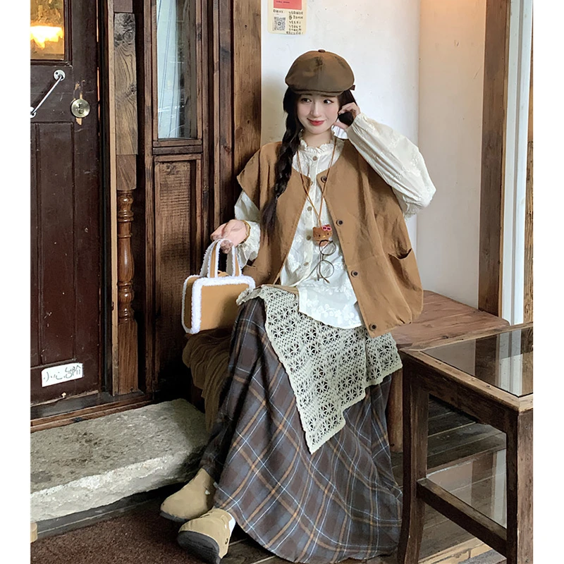 DD1187秋新款拼接设计感复古格子半身裙提花衬衫纯色马甲三件套装