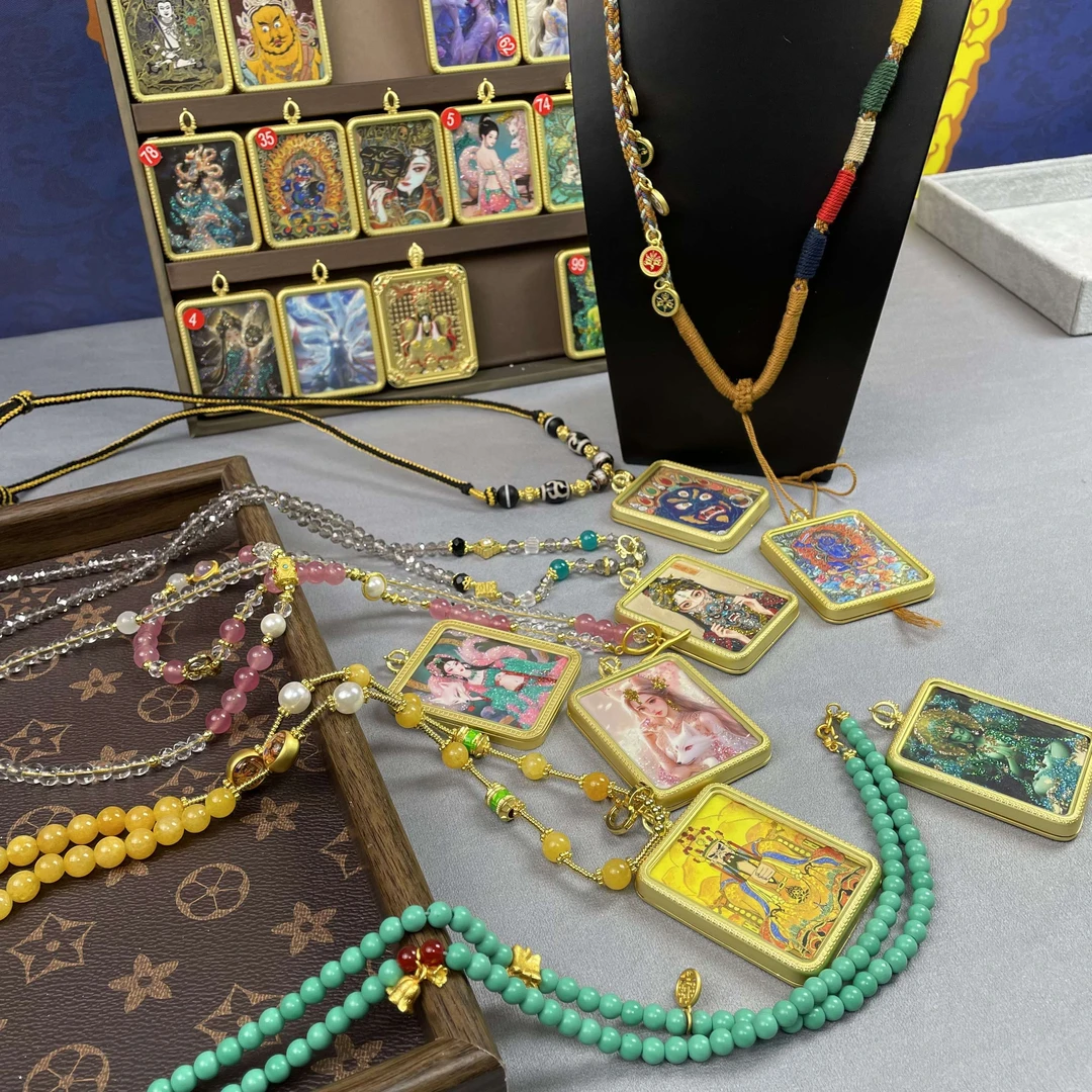 【藏缘阁】半手绘唐卡吊坠 藏式手工五路挂绳 水晶链 重工编制绳