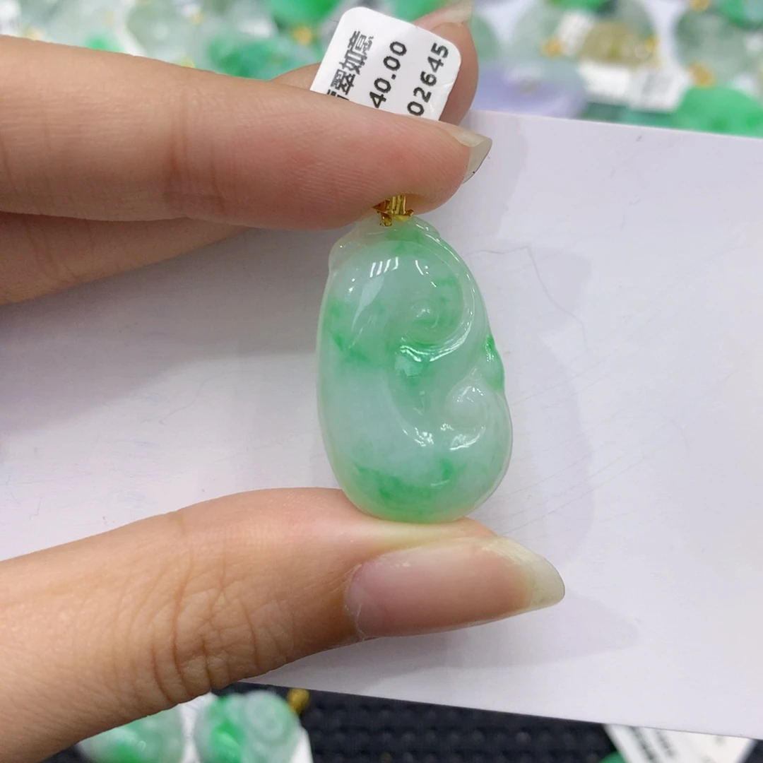 颈饰18K金镶嵌翡翠