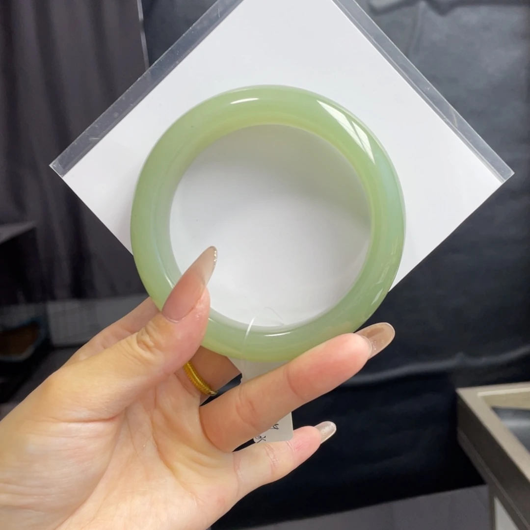 未镶嵌手镯石英质玉?****?