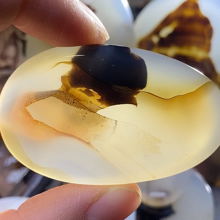 未镶嵌颈饰玛瑙/玉髓悠*