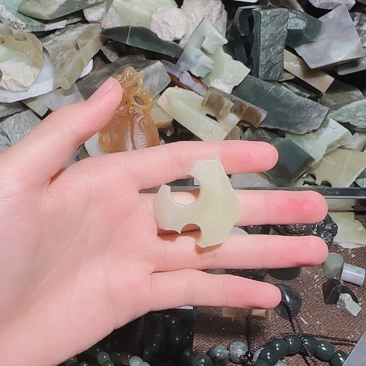 未镶嵌和田玉（青玉）珠宝半成品