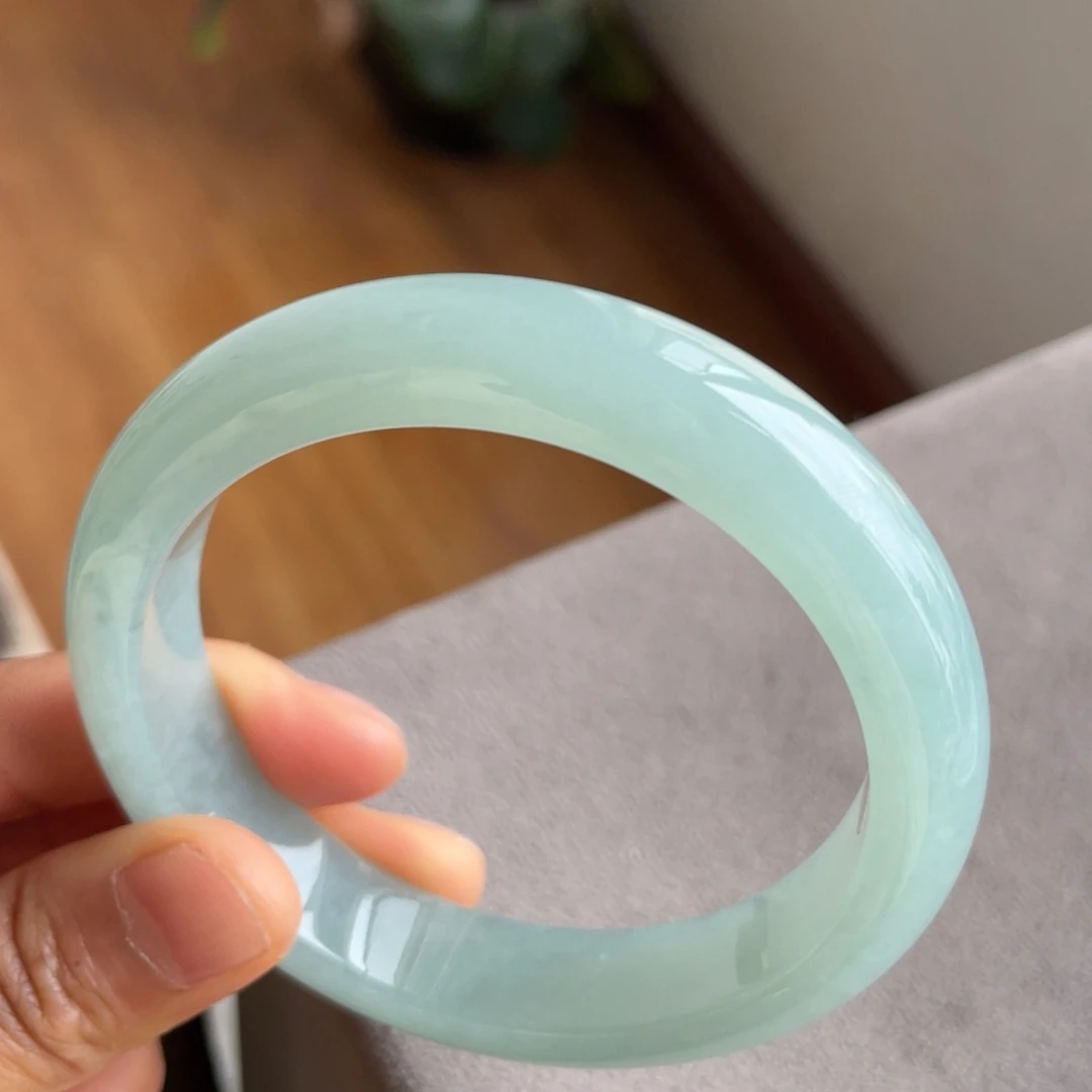 翡翠未镶嵌手镯湖绿