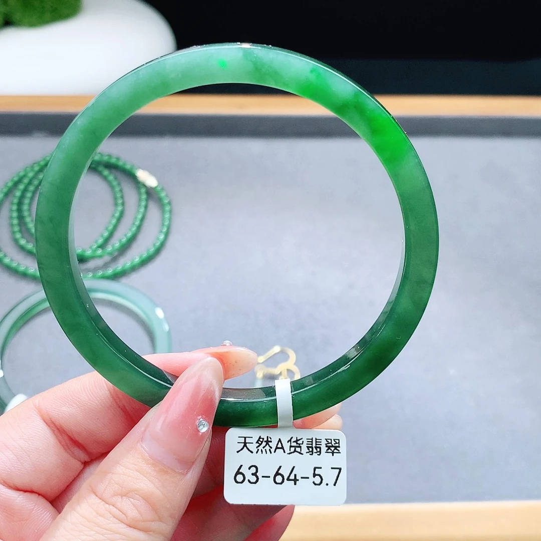 未镶嵌手镯（圆镯）翡翠