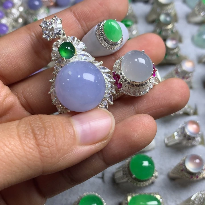 翡翠未镶嵌戒指铜托，卖裸石，需要二次镶嵌