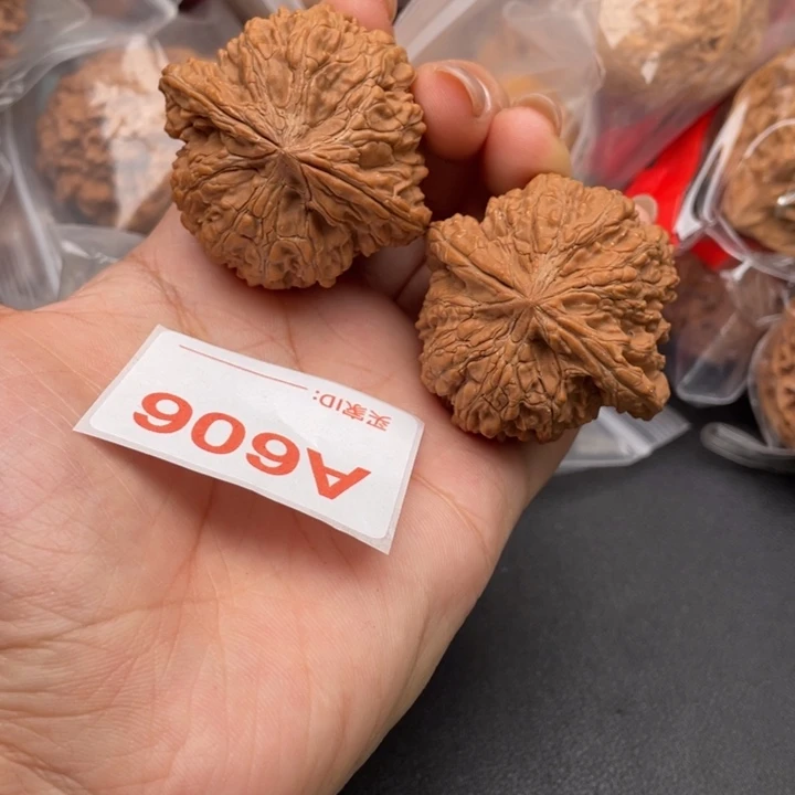 文玩核桃吊坠核桃